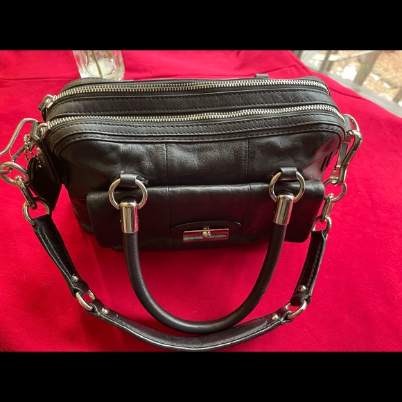 Coach beautiful leather bag with lots of space inside. Leather is very soft - Picture 4 of 12
